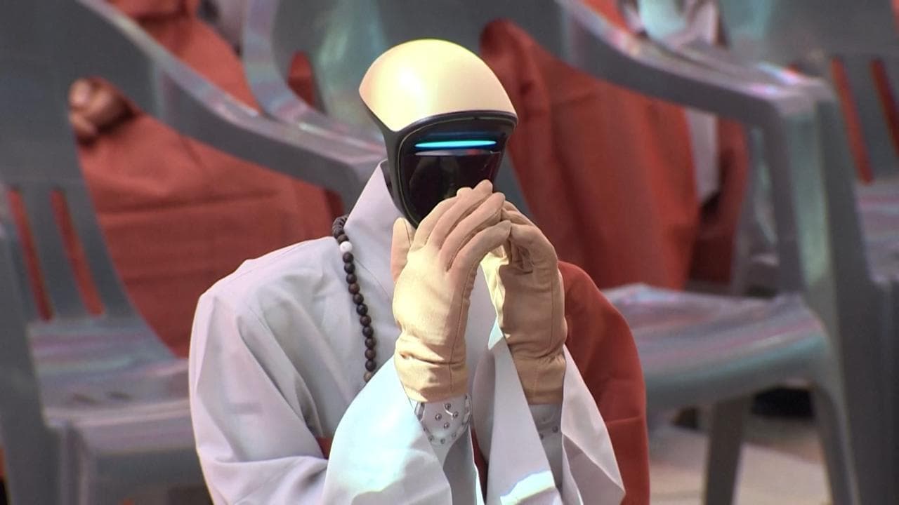Il robot diventa monaco buddhista: la cerimonia in Corea del Sud