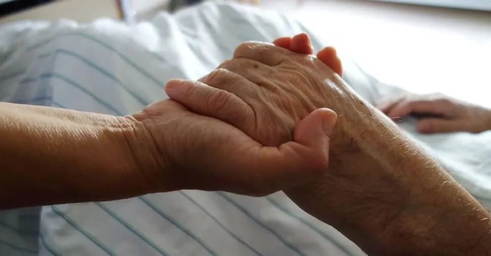Primo suicidio assistito in Lombardia nel Ssn che la legge (ancora al palo) vuole escludere
