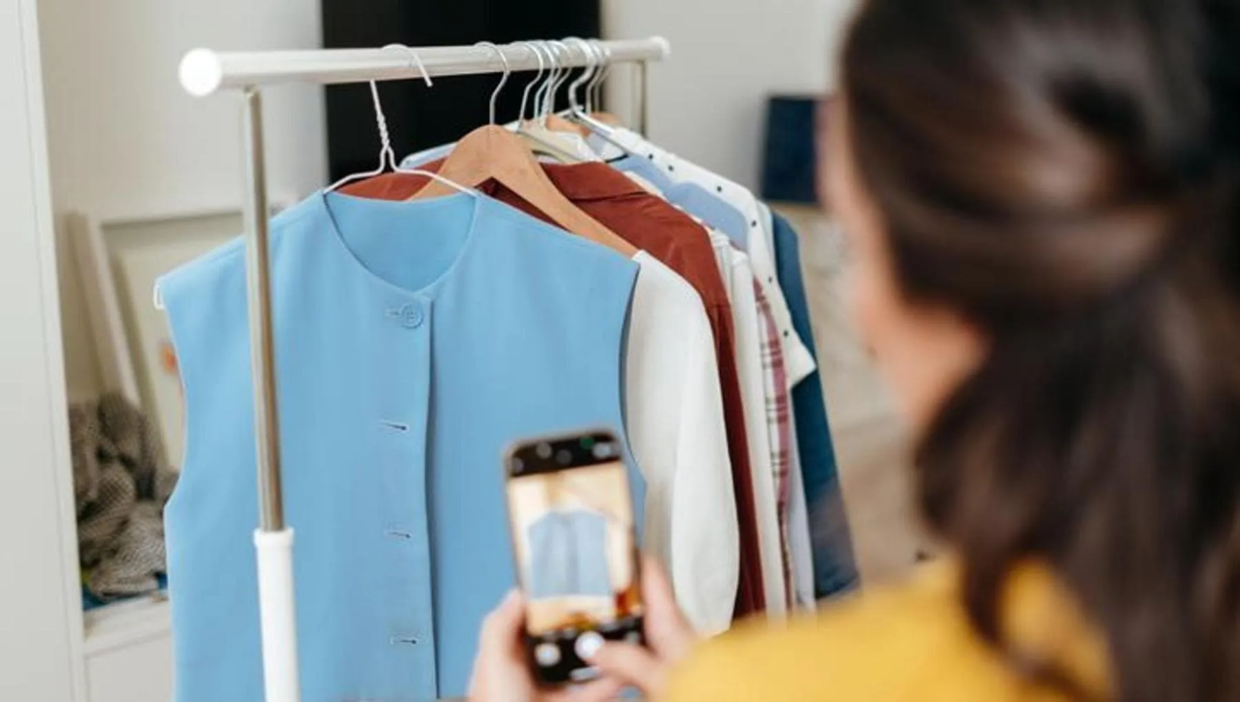 ChatGpt apre il camerino virtuale, basta una foto per provare abiti e accessori