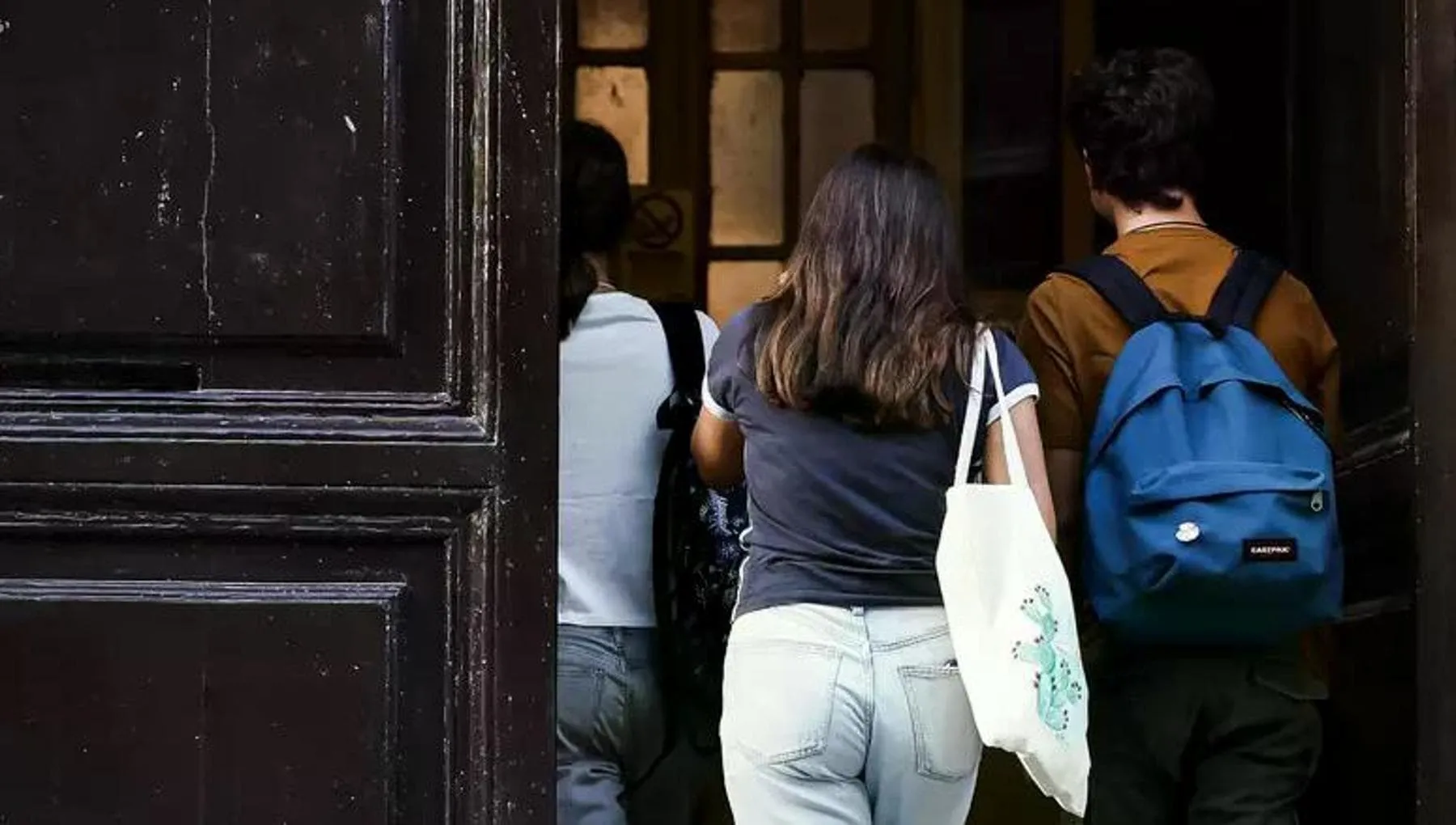 Il 23% degli studenti minorenni nel 2025 ha assunto almeno una droga