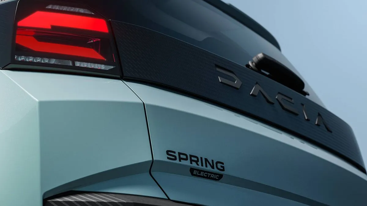 Dacia Spring non se ne va, arriva la seconda generazione: il teaser - HDmotori.it