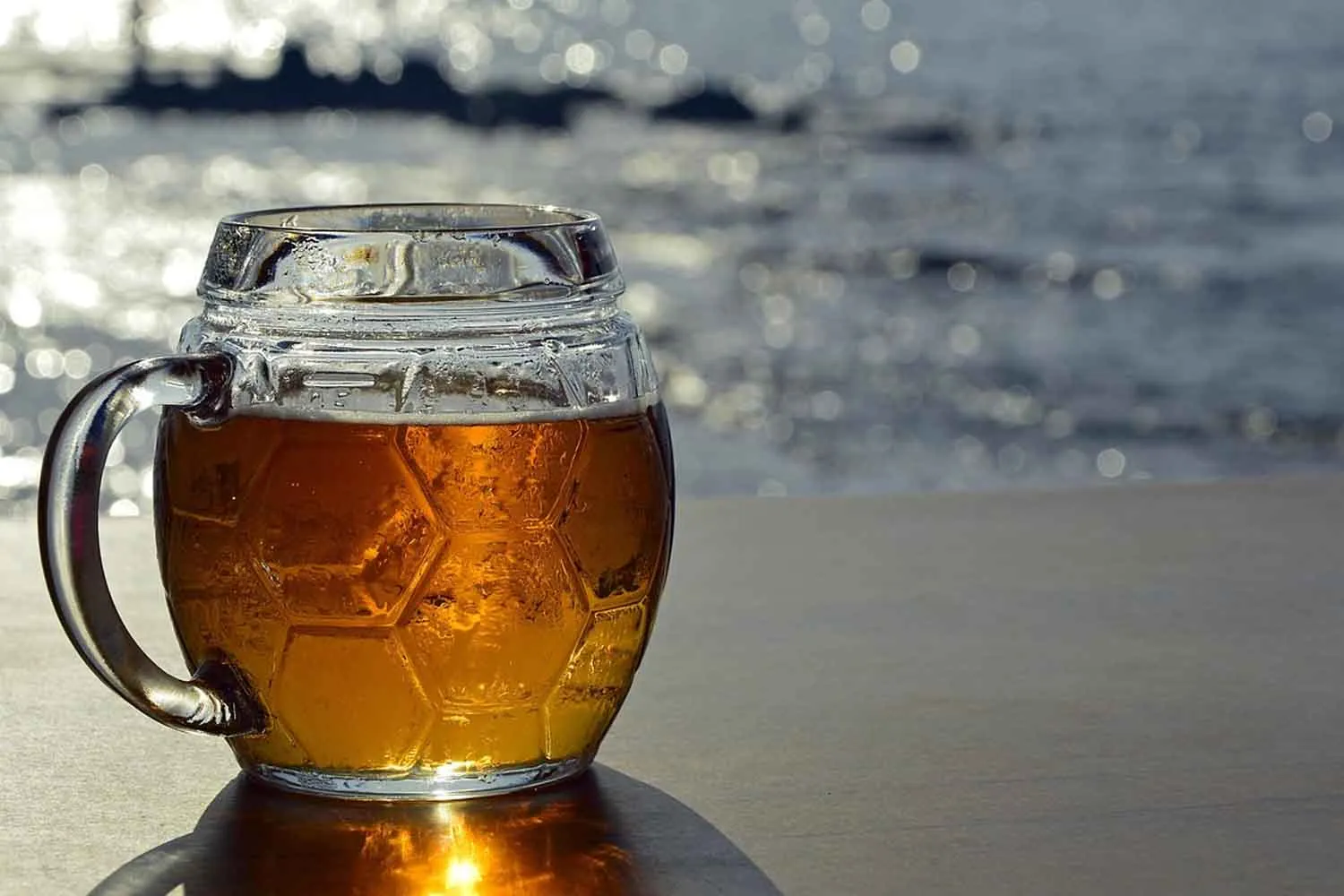 Ti spiego perché bere una birra con un caldo torrido è tutt'altro che una buona idea