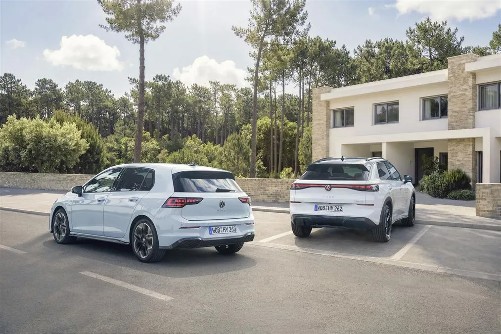 Volkswagen elettrifica i suoi best seller, al via gli ordini per Golf e T-Roc Full Hybrid - HDmotori.it