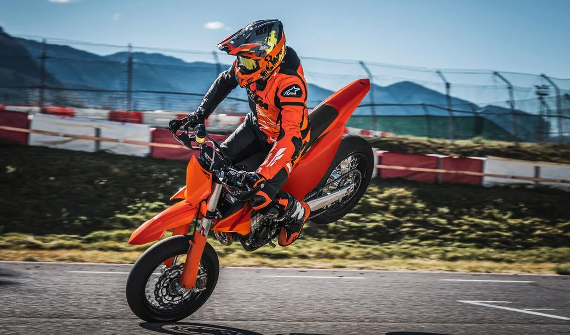 KTM rinnova la 450 SMR: la regina del Supermoto è pronta e fa paura - HDmotori.it