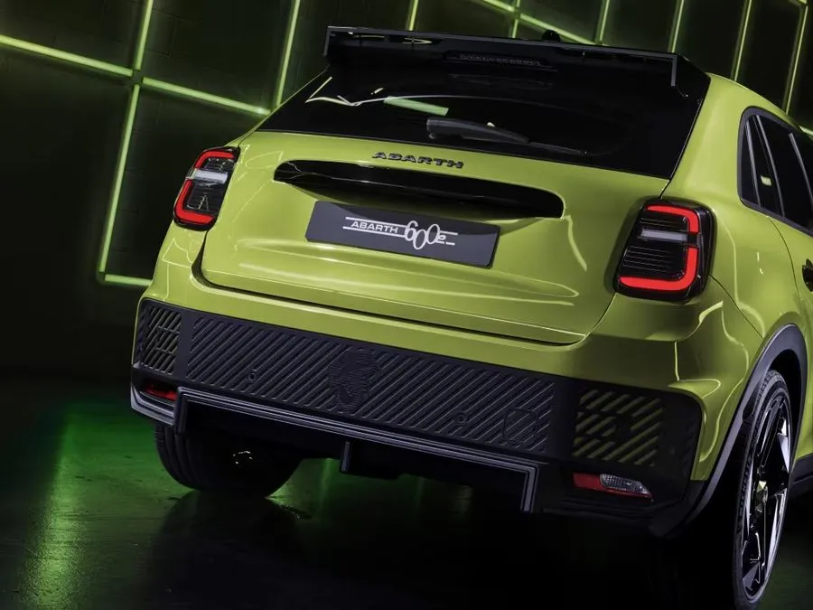 Abarth viaggia controcorrente, per salvarsi ora ha bisogno di motori termici - HDmotori.it