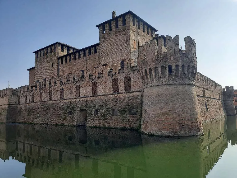 Fontanellato: ti porto con me nello splendido borgo medioevale con il castello sospeso nell'acqua