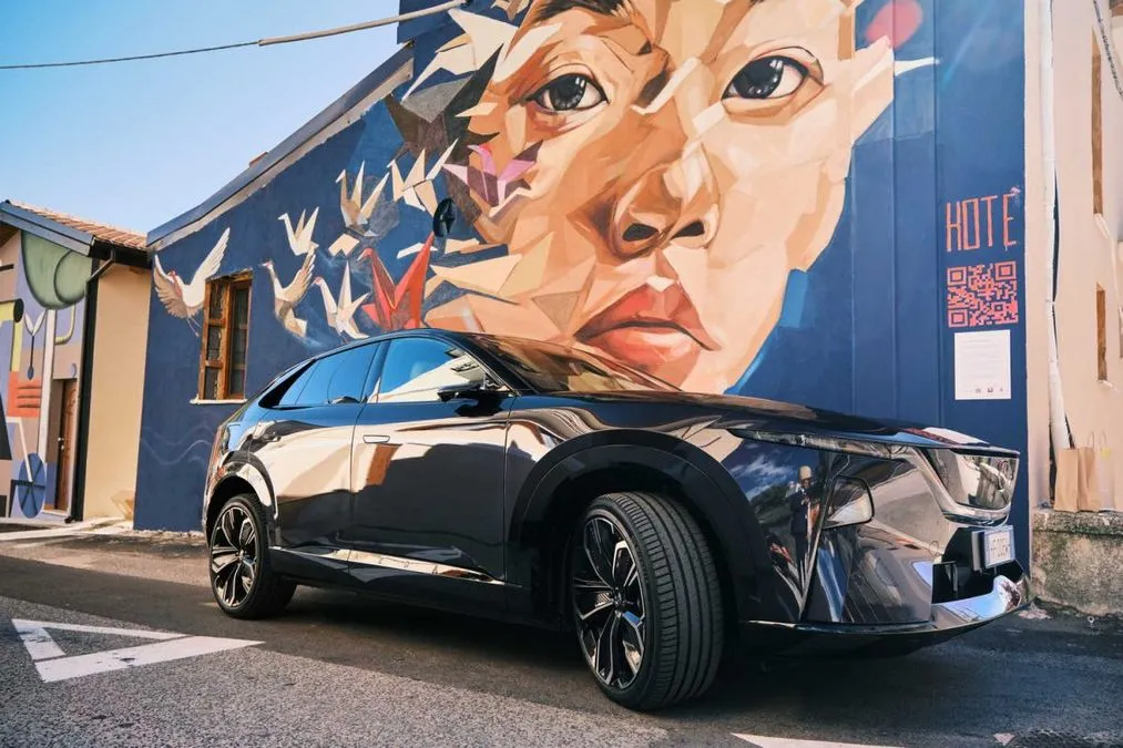 Mazda, da Hiroshima ad Aielli: un murale per raccontare la pace attraverso l’arte - HDmotori.it