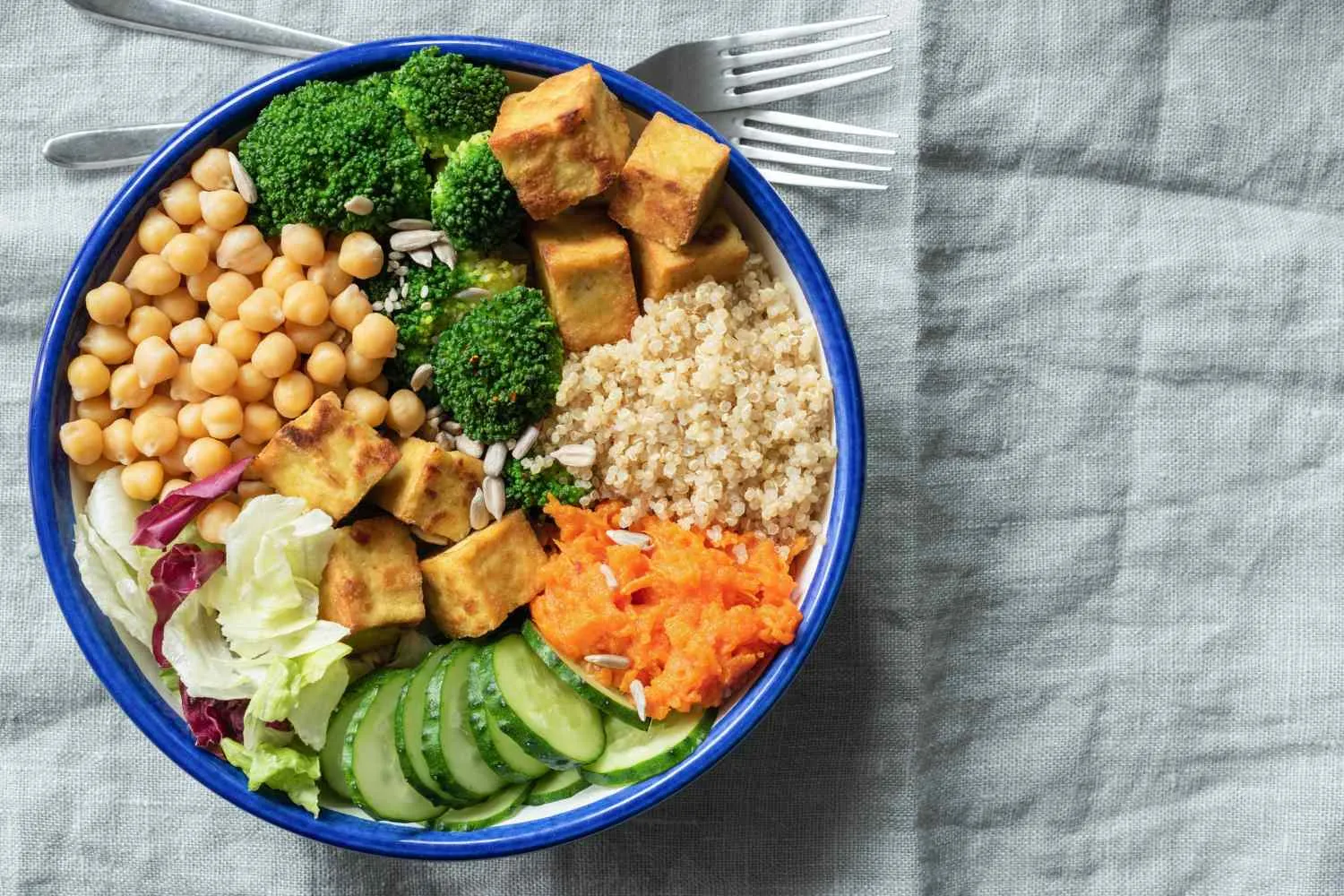 7 pranzi vegetariani ricchi di proteine che saziano a lungo e aiutano a evitare il calo di energia pomeridiano