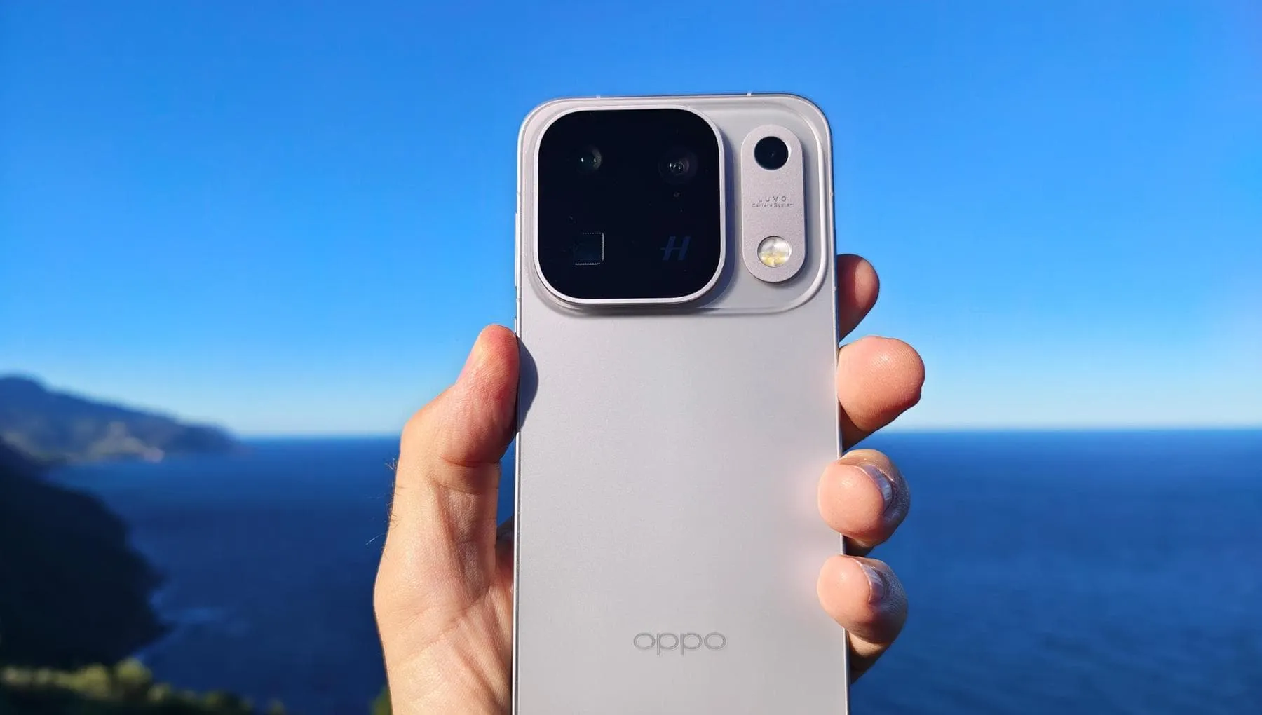 Oppo Find X10 Pro Max, lo smartphone con tre fotocamere da 200 megapixel