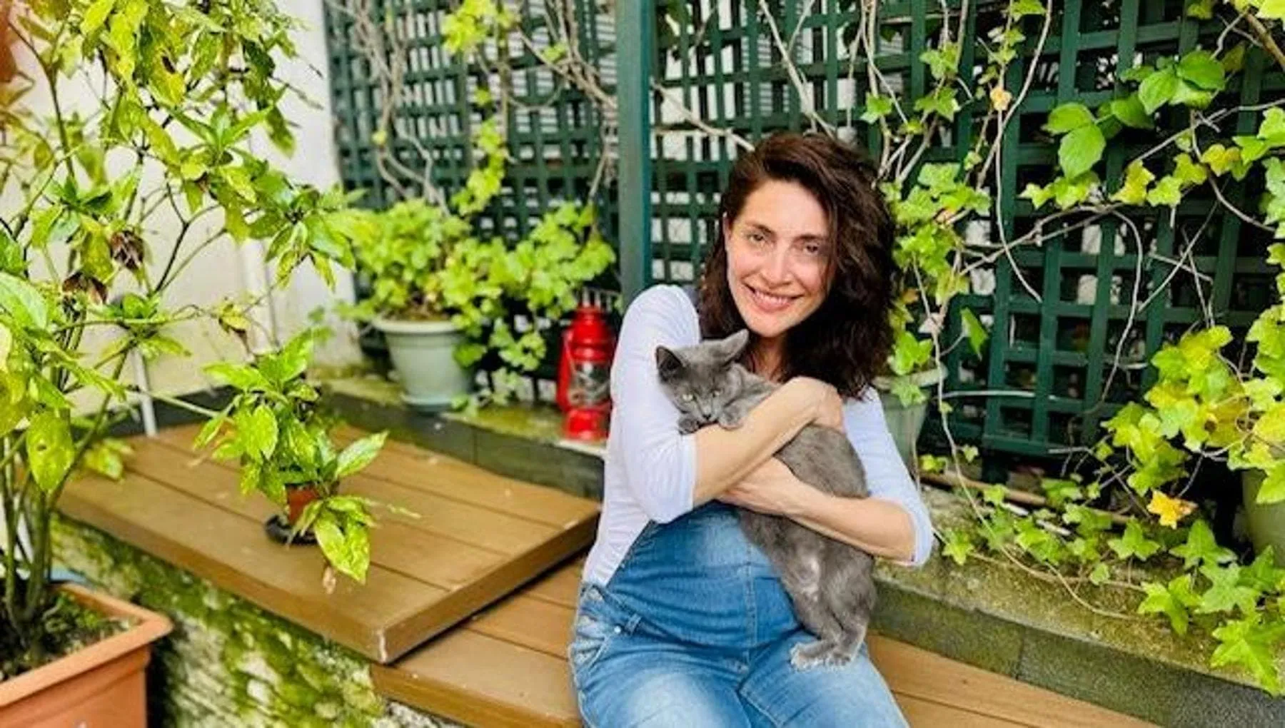 Caterina Murino e la (recente) passione per i gatti: “Li odiavo, ma ora lotto contro gli abbandoni”