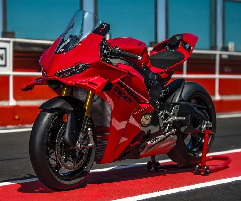 Ducati Panigale V4 2027: più cavalli e segreti da MotoGP, prezzo da 29.390 euro - HDmotori.it