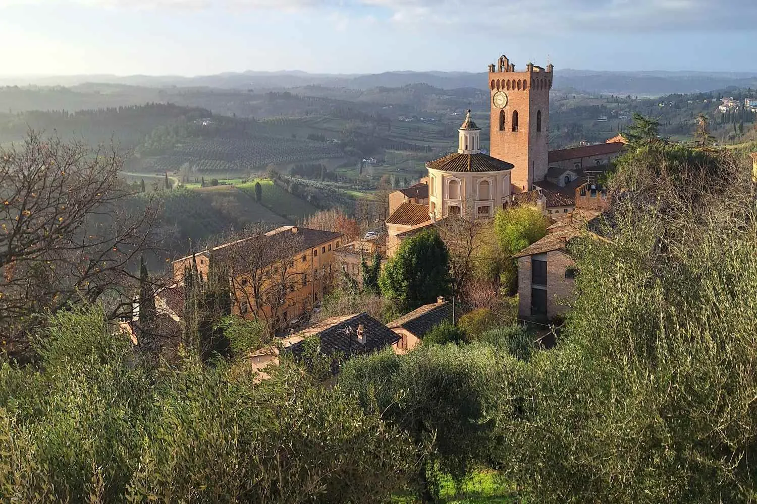 Ti porto alla scoperta della Val d’Elsa tra borghi medievali e scorci da cartolina sulle colline toscane lungo la Via Francigena